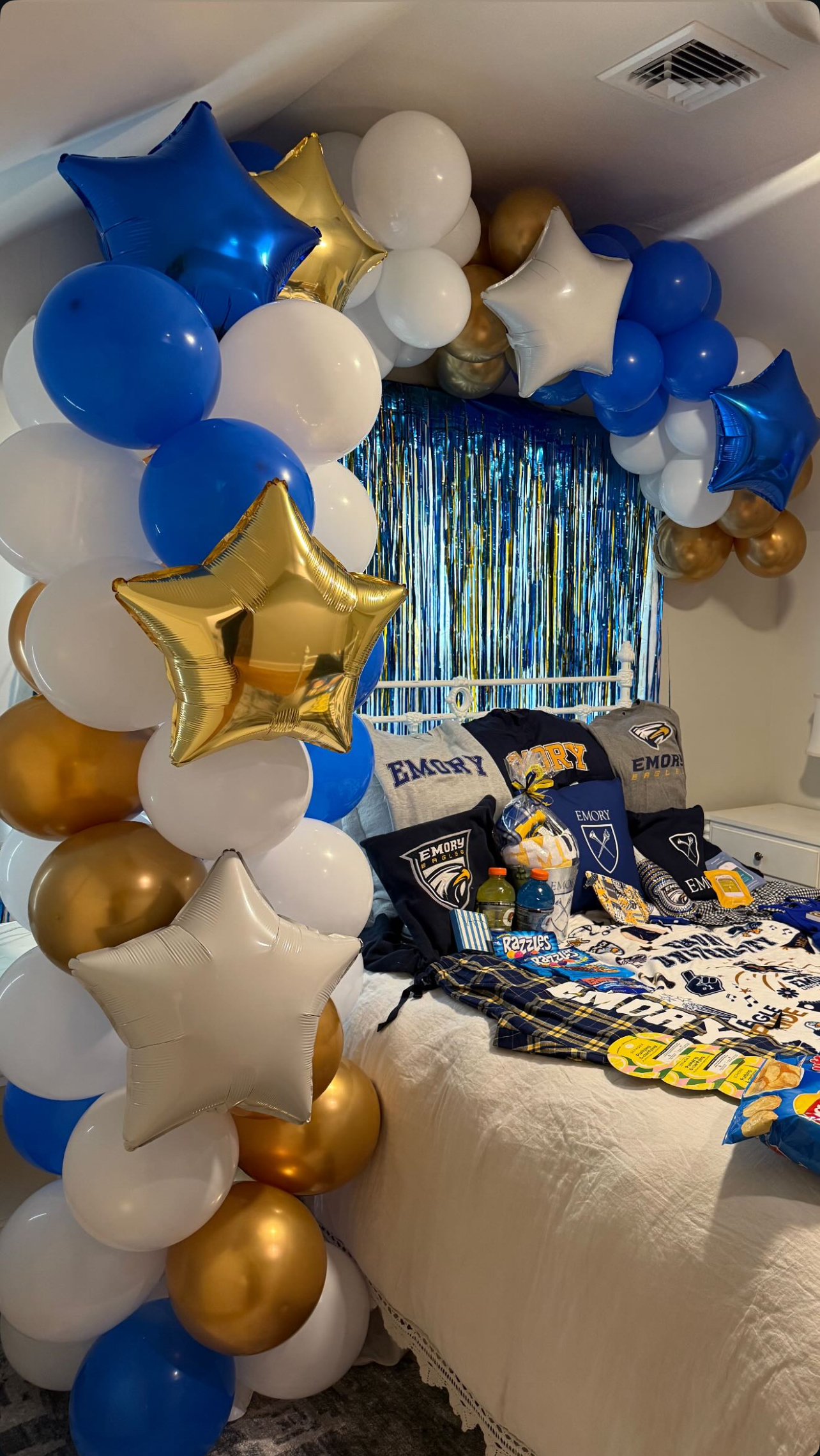 Balloon arch blue and gold